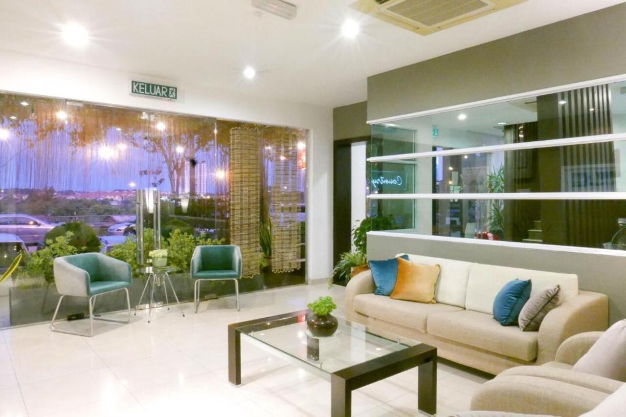 Country Inn Kulai Exterior photo