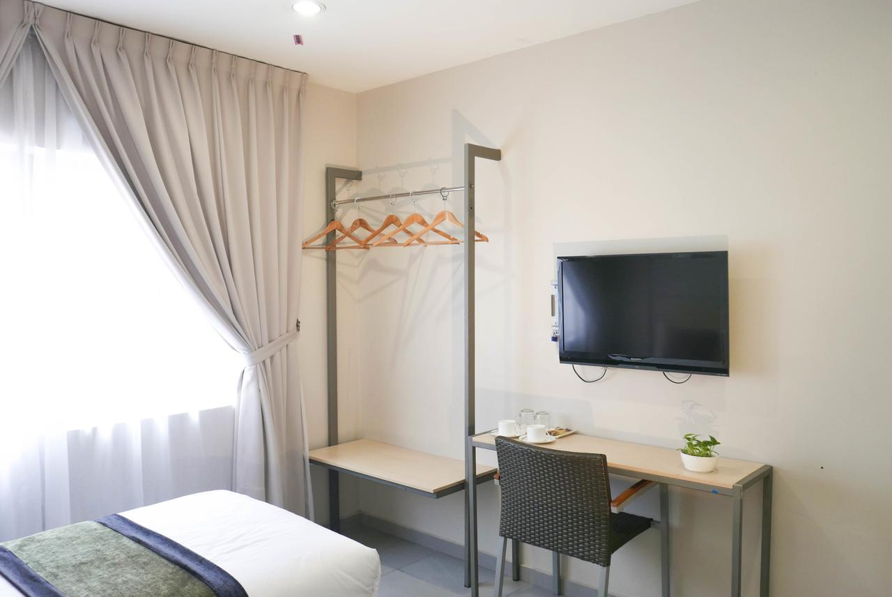 Country Inn Kulai Exterior photo