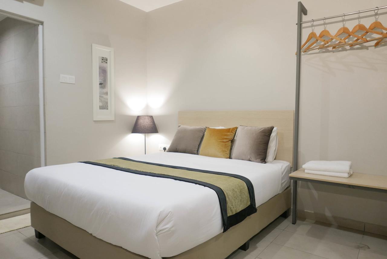 Country Inn Kulai Exterior photo