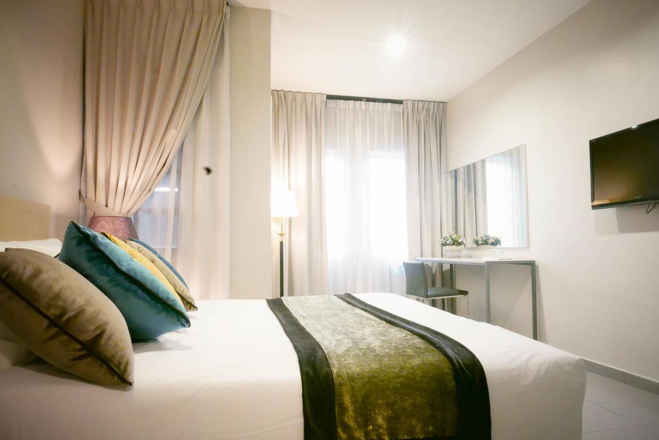Country Inn Kulai Exterior photo