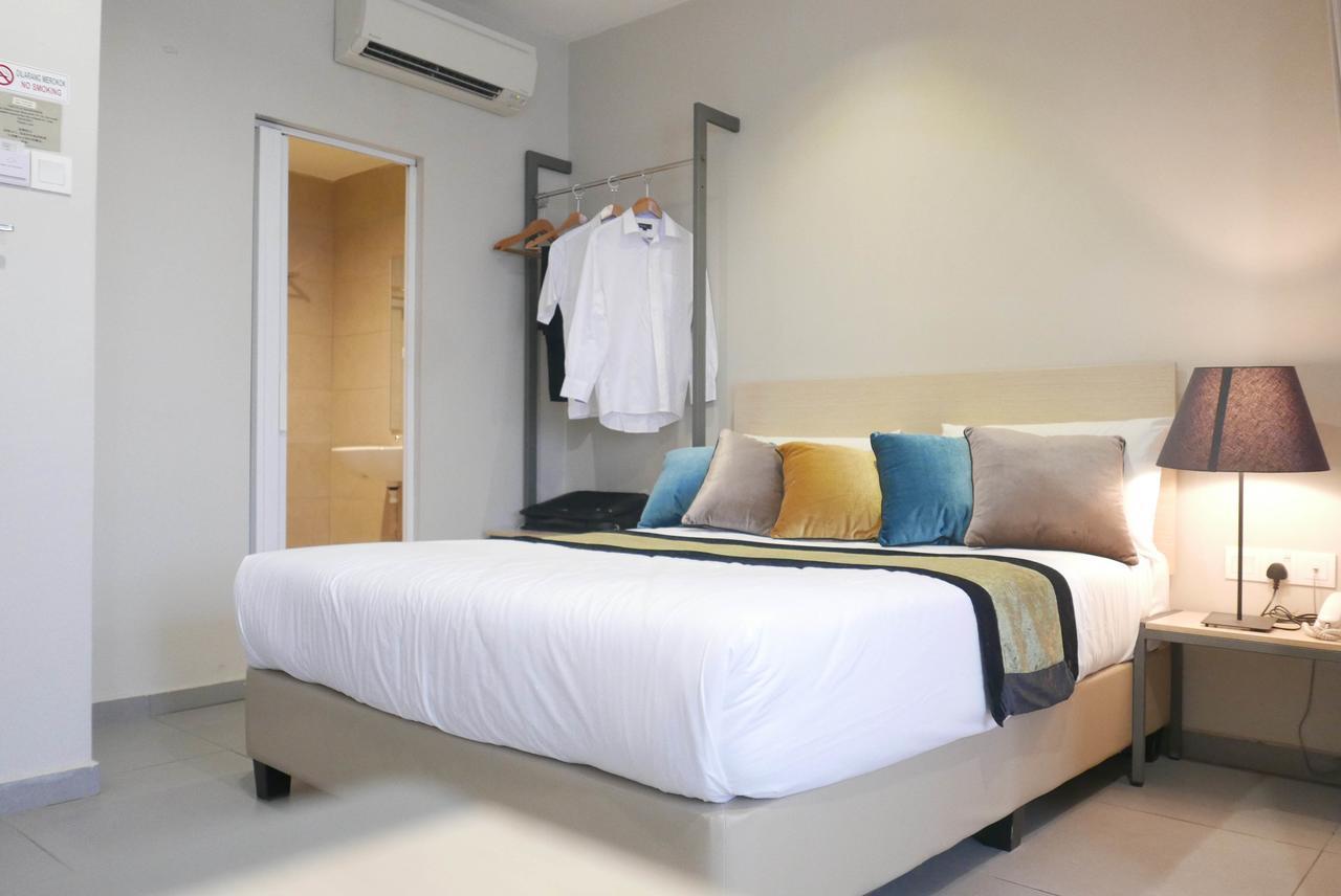 Country Inn Kulai Exterior photo