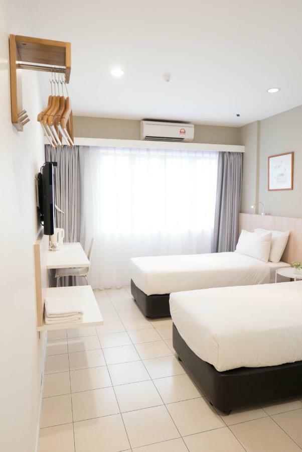 Country Inn Kulai Exterior photo