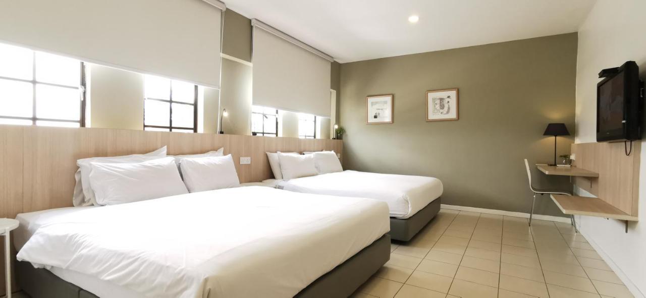 Country Inn Kulai Exterior photo